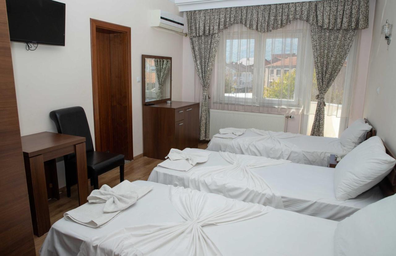 Hotel Leo Peja Kültér fotó