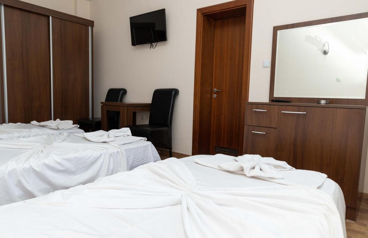 Hotel Leo Peja Kültér fotó