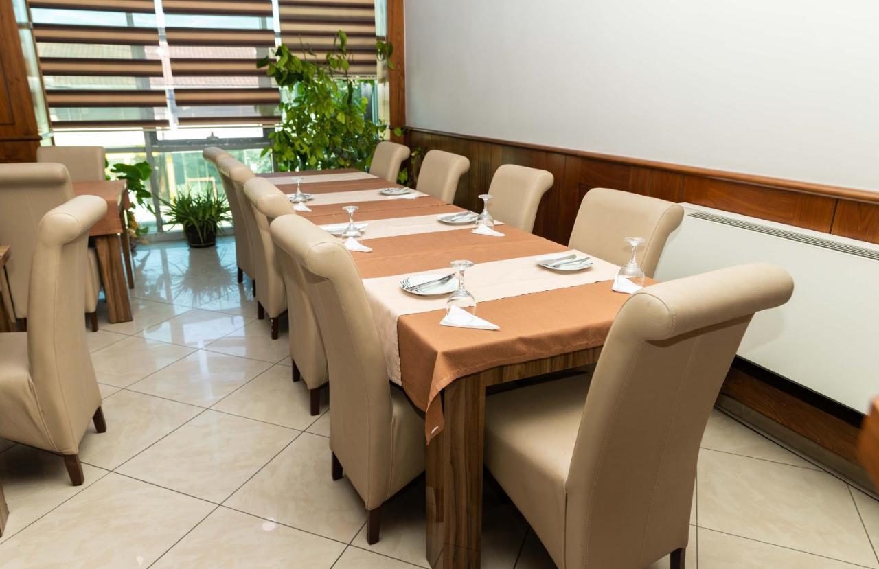 Hotel Leo Peja Kültér fotó