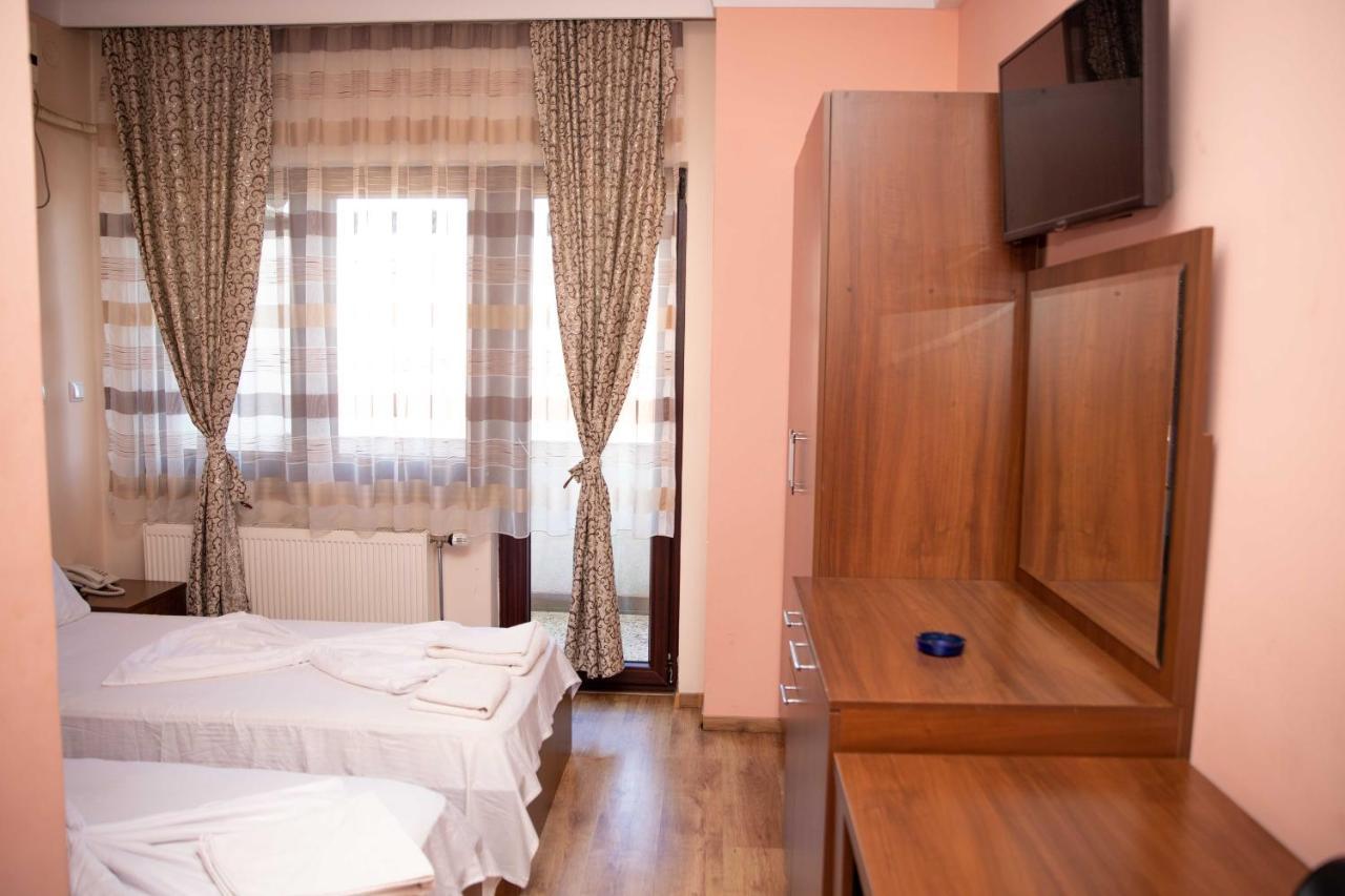 Hotel Leo Peja Kültér fotó