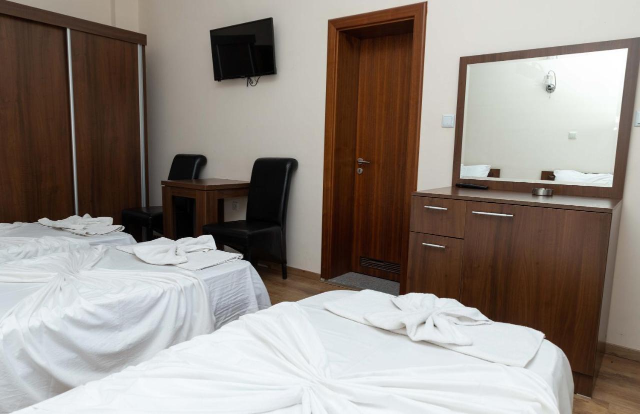 Hotel Leo Peja Kültér fotó