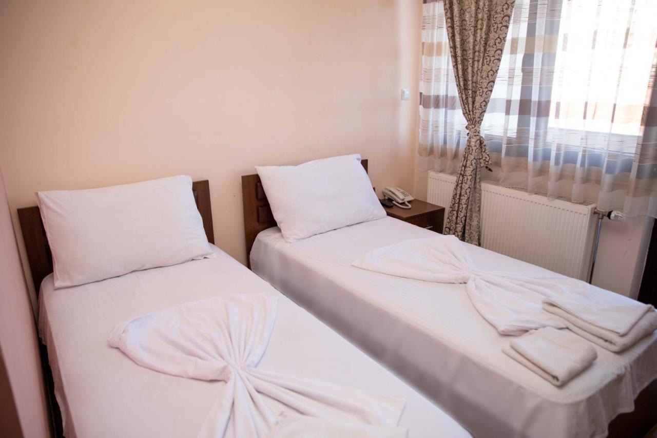 Hotel Leo Peja Kültér fotó