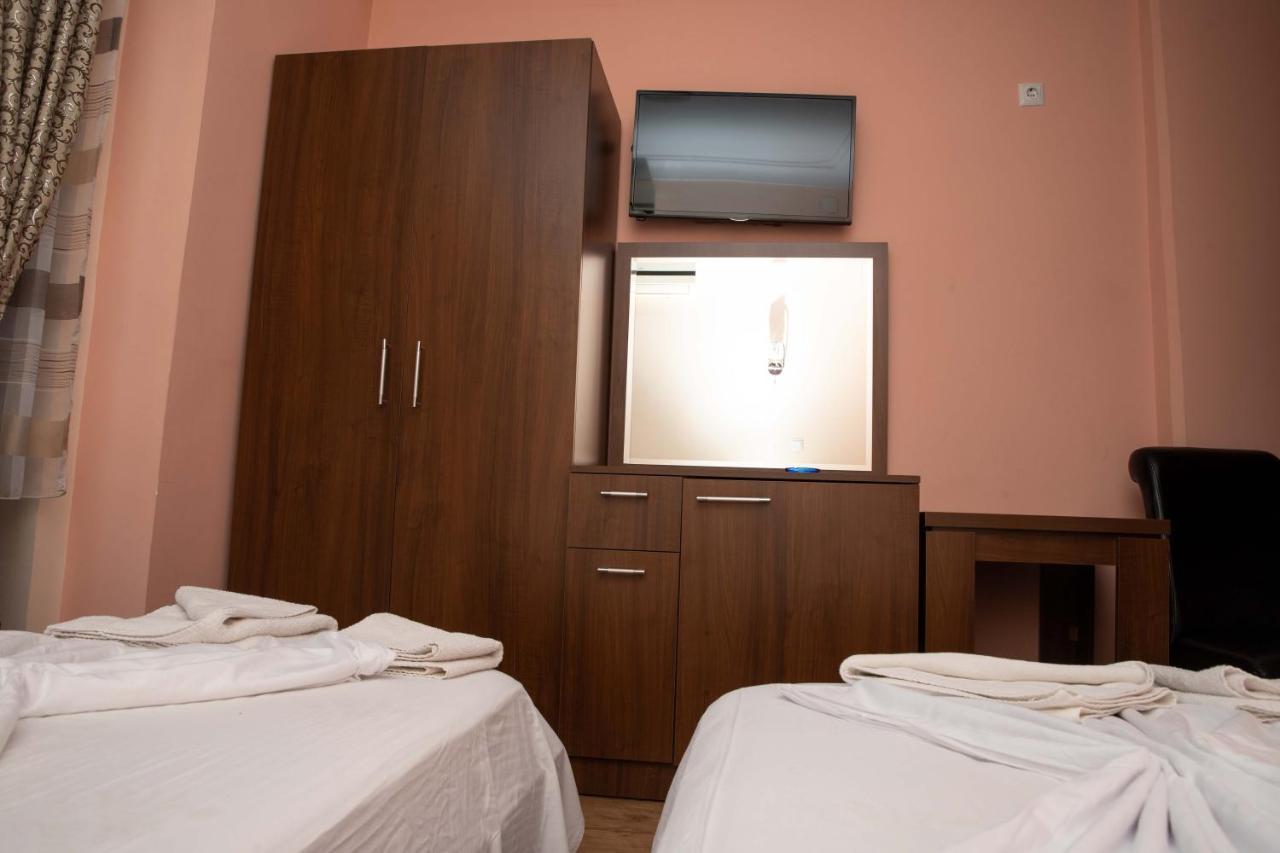 Hotel Leo Peja Kültér fotó