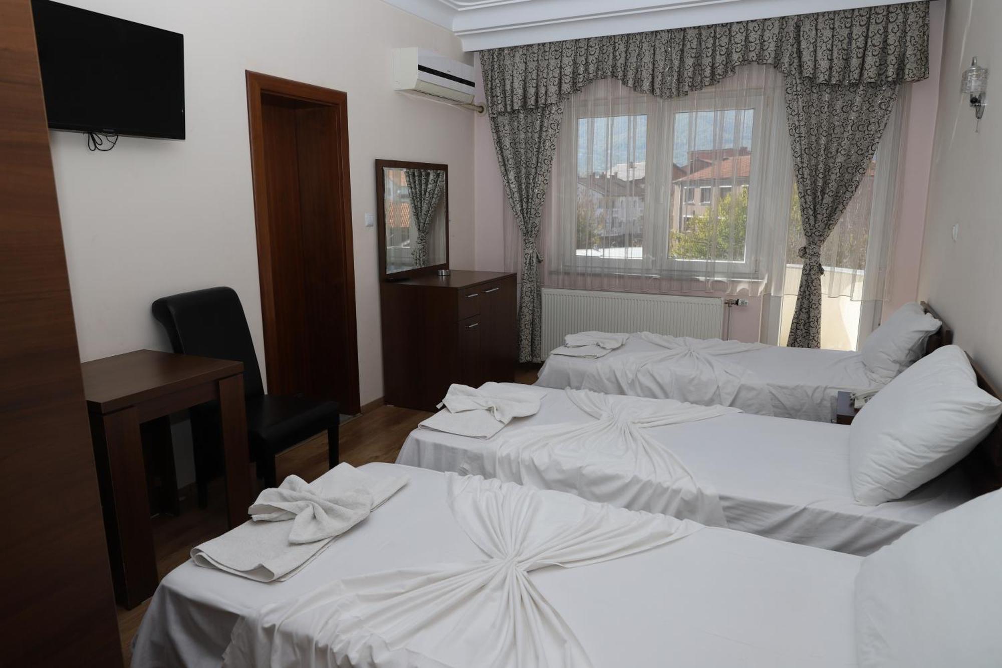 Hotel Leo Peja Kültér fotó